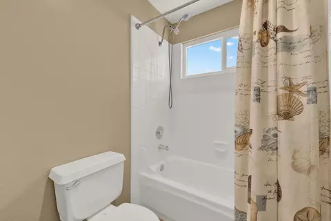 Bath - 13614 Quiet Hls, Poway, CA 92064 photo 7 of 7