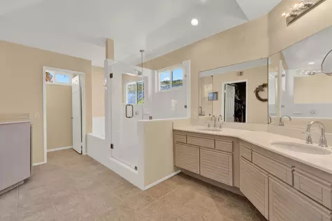 Bath - 13614 Quiet Hls, Poway, CA 92064 photo 3 of 7