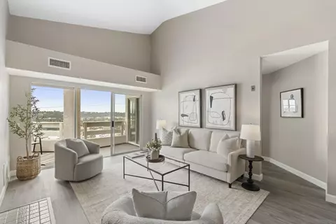 7043 Camino Degrazia #196, San Diego, CA 92111