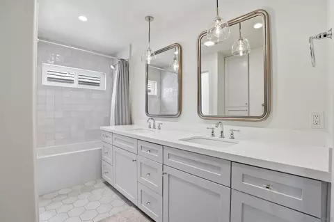 Bath - 40 Spinnaker Way, Coronado, CA 92118 photo 2 of 7