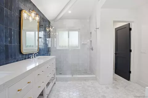 Bath - 40 Spinnaker Way, Coronado, CA 92118 photo 6 of 7
