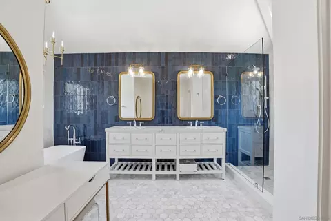 Bath - 40 Spinnaker Way, Coronado, CA 92118 photo 4 of 7