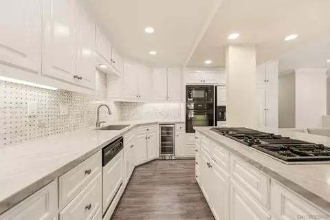 7525 Jerez Ct #F, Carlsbad, CA 92009