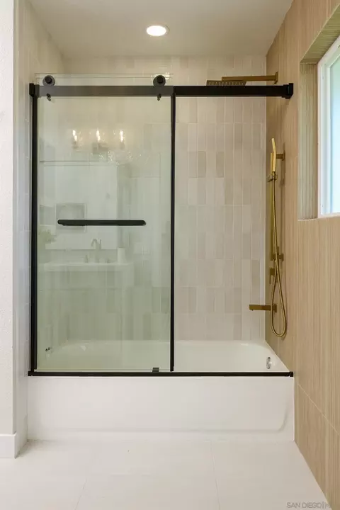 Bath - 658-660 Santa Fe Dr, Encinitas, CA 92024 photo 3 of 6