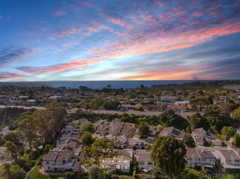 View/Area - 8745 Caminito Sueno, La Jolla, CA 92037 photo 4 of 5