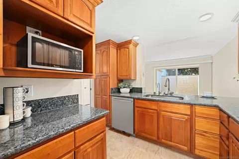 Kitchen - 8745 Caminito Sueno, La Jolla, CA 92037 photo 6 of 7
