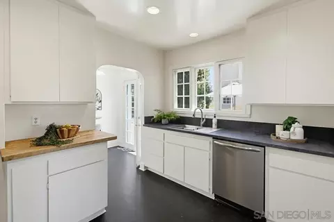 Kitchen - 4263 Hawk St, San Diego, CA 92103 photo 4 of 4