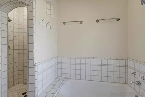 Bath - 4263 Hawk St, San Diego, CA 92103 photo 3 of 6