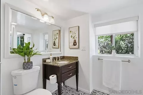 Bath - 4263 Hawk St, San Diego, CA 92103 photo 6 of 6