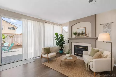 Living - 1593 Avenida Guillermo, Oceanside, CA 92056 photo 3 of 4