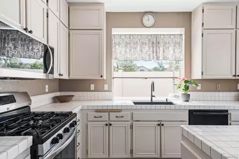 Kitchen - 1593 Avenida Guillermo, Oceanside, CA 92056 photo 2 of 5