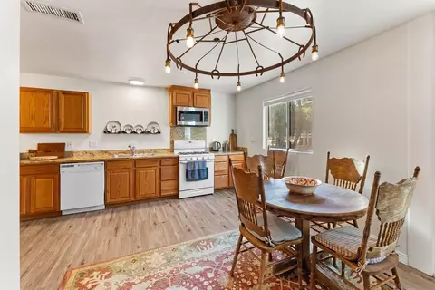 Kitchen - 20751 Sutherland Dam Rd, Ramona, CA 92065 photo 3 of 4