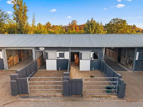Exterior - 20751 Sutherland Dam Rd, Ramona, CA 92065 photo 1 of 25