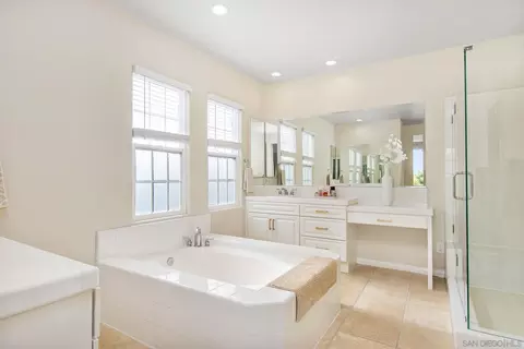Bath - 1737 Skimmer Ct, Carlsbad, CA 92011 photo 2 of 6