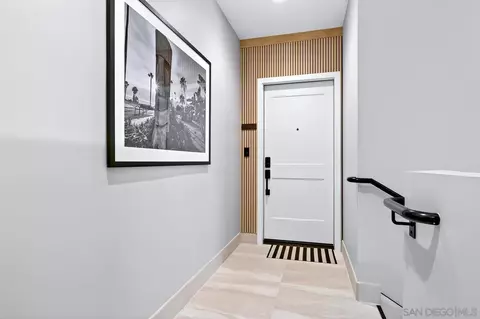 Entry Way - 1101 Catania Ct #201, Encinitas, CA 92024 photo 1 of 2