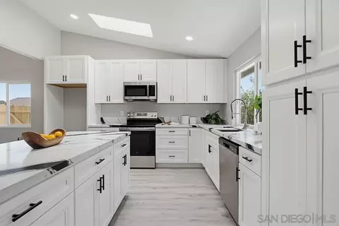 Kitchen - 1671 N Ash, Escondido, CA 92027 photo 3 of 6
