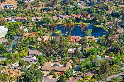 9865 Edgelake Dr, La Mesa, CA 91941