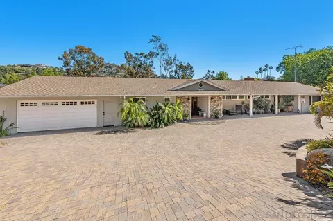 9865 Edgelake Dr, La Mesa, CA 91941