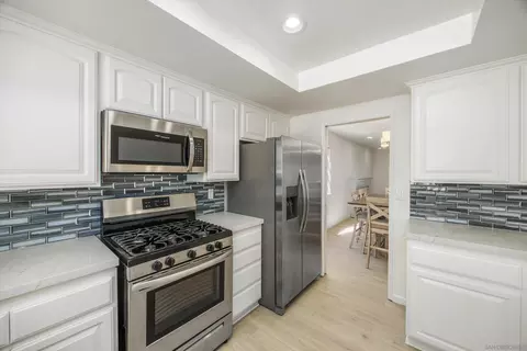 Kitchen - 33155 Avenue D, Yucaipa, CA 92399 photo 2 of 2