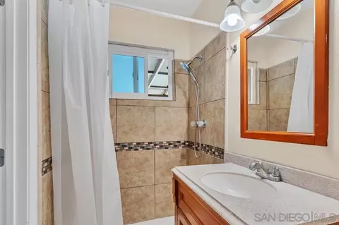Bath - 7907 Poplin Dr, Santee, CA 92071 photo 2 of 4