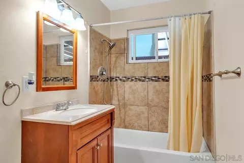 Bath - 7907 Poplin Dr, Santee, CA 92071 photo 1 of 4