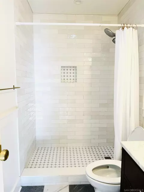 Bath - 15235 Hesta, Poway, CA 92064 photo 3 of 6