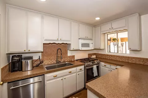 Kitchen - 15235 Hesta, Poway, CA 92064 photo 1 of 4