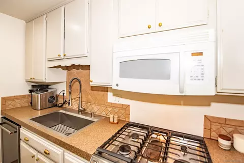 Kitchen - 15235 Hesta, Poway, CA 92064 photo 3 of 4
