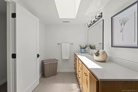 Bath - 1653 El Paso Real, La Jolla, CA 92037 photo 3 of 4