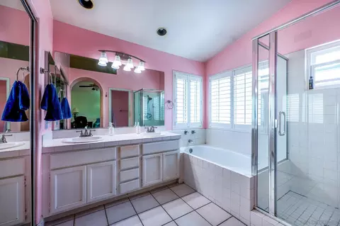 Bath - 1228 Calle Ultimo, Oceanside, CA 92056 photo 2 of 3