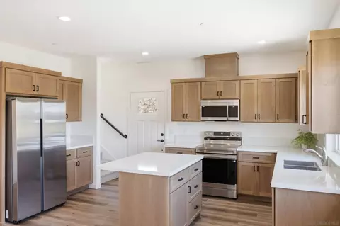 Kitchen - 707 Lingel Dr, El Cajon, CA 92019 photo 3 of 5