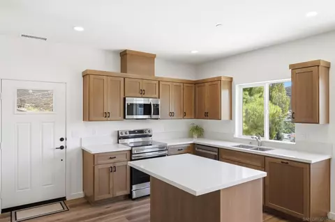 Kitchen - 707 Lingel Dr, El Cajon, CA 92019 photo 4 of 5