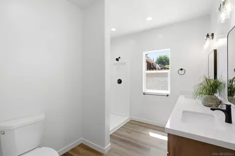 Bath - 707 Lingel Dr, El Cajon, CA 92019 photo 3 of 4