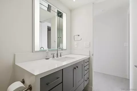 Bath - 2500 Torrey Pines Rd #403, La Jolla, CA 92037 photo 4 of 5