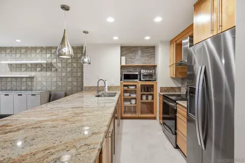 Kitchen - 2500 Torrey Pines Rd #403, La Jolla, CA 92037 photo 2 of 3
