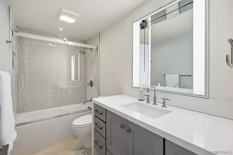 Bath - 2500 Torrey Pines Rd #403, La Jolla, CA 92037 photo 5 of 5