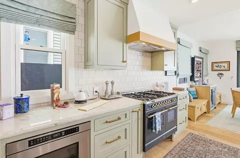 Kitchen - 926 D Ave, Coronado, CA 92118 photo 4 of 7