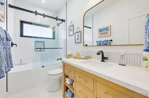 Bath - 926 D Ave, Coronado, CA 92118 photo 2 of 2