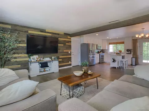 Living - 13109 Vista Vw, Poway, CA 92064 photo 1 of 2