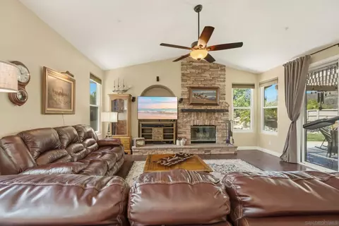 Living - 23429 Green Glen Rd, Ramona, CA 92065 photo 2 of 2