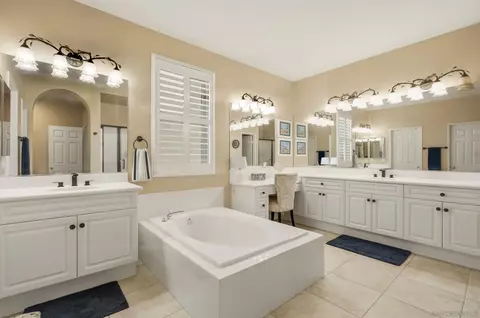 Bath - 23429 Green Glen Rd, Ramona, CA 92065 photo 3 of 3