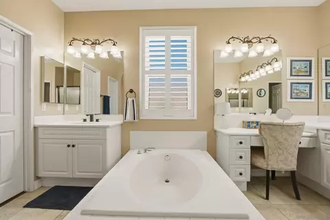 Bath - 23429 Green Glen Rd, Ramona, CA 92065 photo 2 of 3