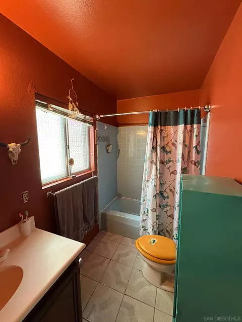 Bath - 44622 Holtville Ave, Jacumba, CA 91934 photo 2 of 4