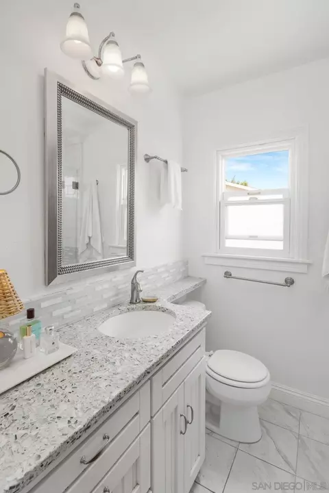 Bath - 736-38 I, Coronado, CA 92118 photo 2 of 3