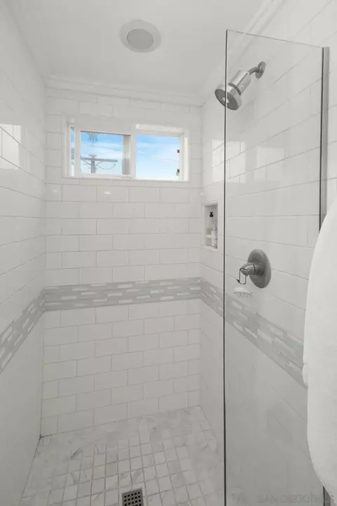 Bath - 736-38 I, Coronado, CA 92118 photo 1 of 3