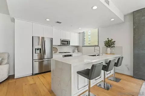 800 The Mark Ln #406, San Diego, CA 92101