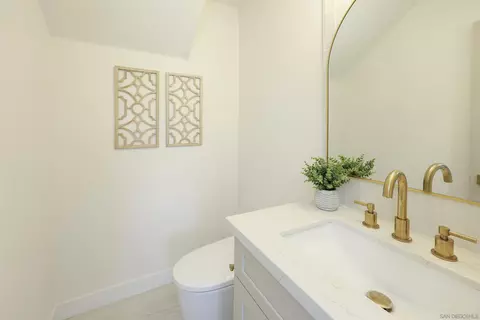 Bath - 1705 Hawk View Dr, Encinitas, CA 92024 photo 1 of 3