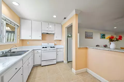Kitchen - 4517 Quailridge Dr, Oceanside, CA 92056 photo 3 of 4