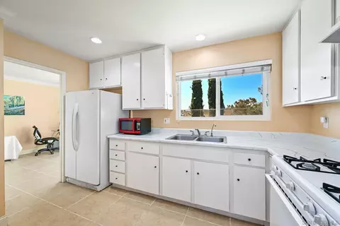 Kitchen - 4517 Quailridge Dr, Oceanside, CA 92056 photo 4 of 4
