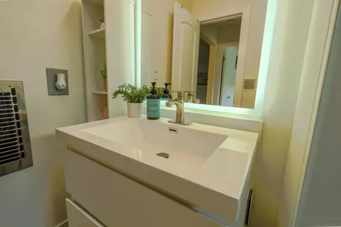 Bath - 930 Peach Ave #2, El Cajon, CA 92021 photo 2 of 2